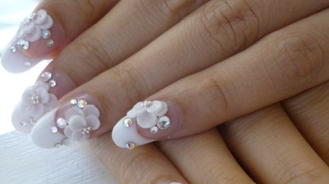 nail-art-sposa-strass-e-fiori