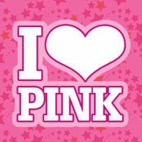 Nokia-bundles-pink-Lumia-900-with-same-color-nail-polish