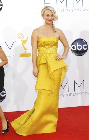 kaley-cuoco emmy awards 2012