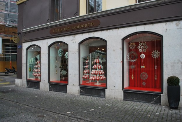 albero di natale 2012 vetrine louboutin