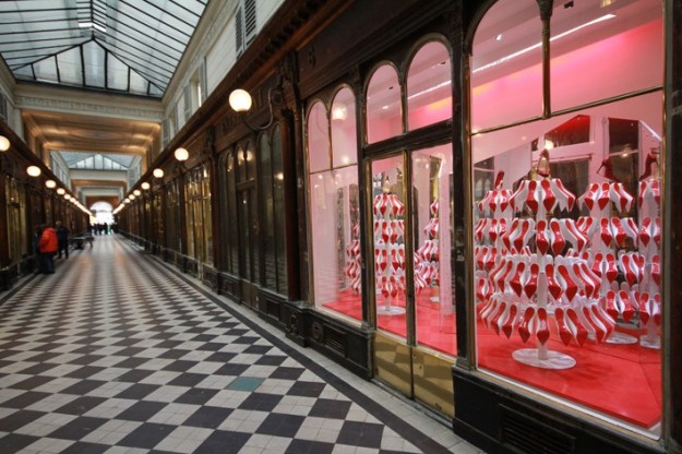 natale 2012 vetrine louboutin