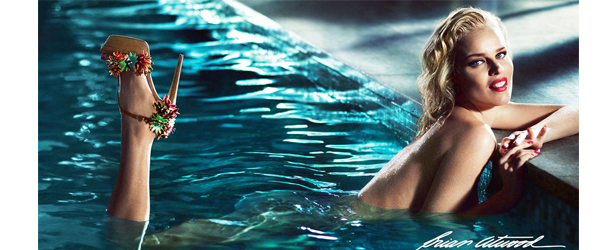 Eva-Herzigova in piscina per Brian-Atwood