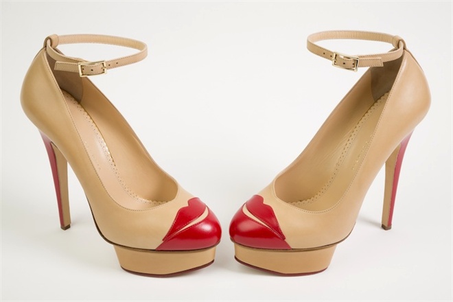 "Kiss me Dolores"  pumps