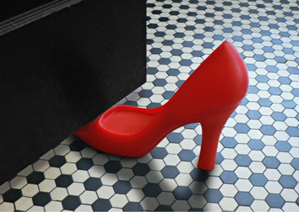 scarpa rossa salva porta