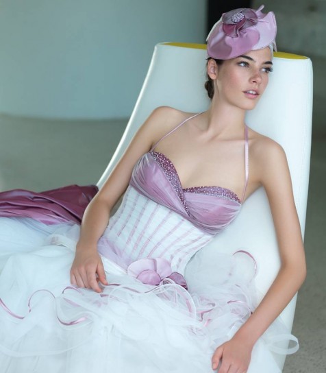 abito da sposa biaco e lilla