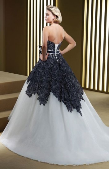 abito da sposa bianco e nero