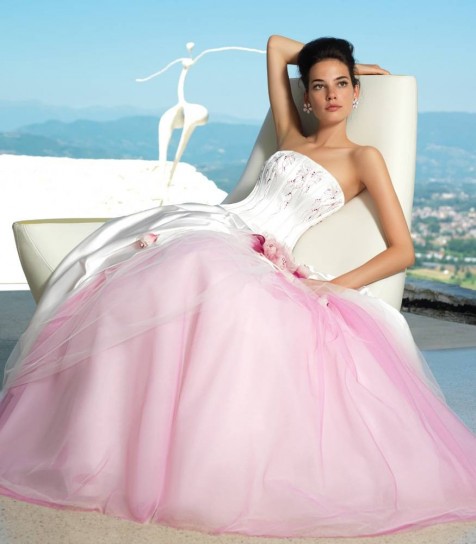 abito da sposa bianco e rosa