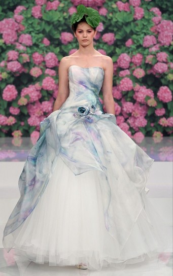 abito da sposa colorato con rosa