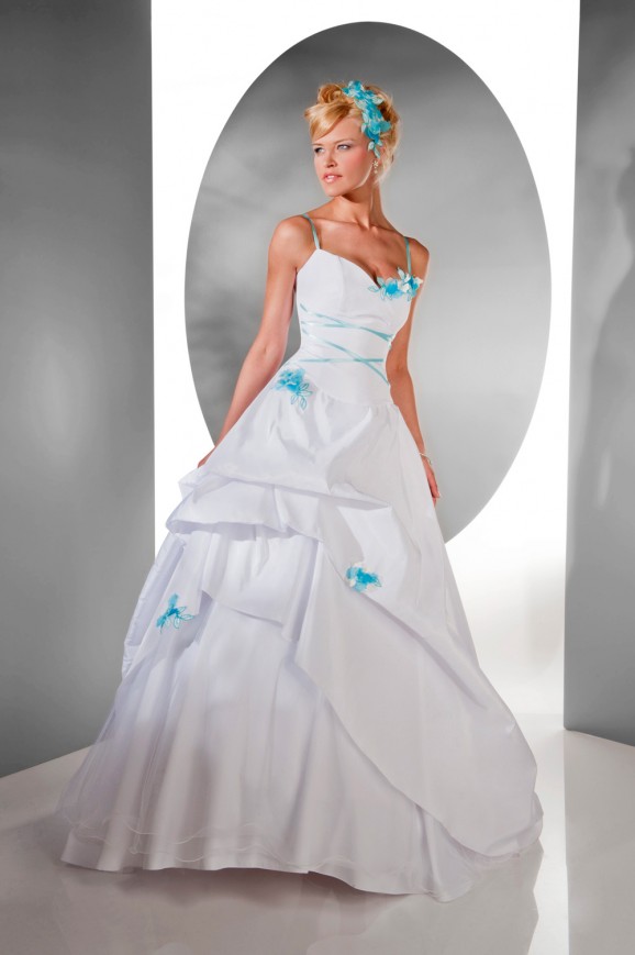 abito da sposa colore tiffany