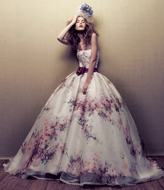 abito da sposa con fiori