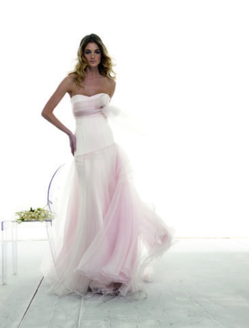 abito da sposa rosa in organza