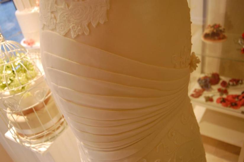 wedding dress cake 4
