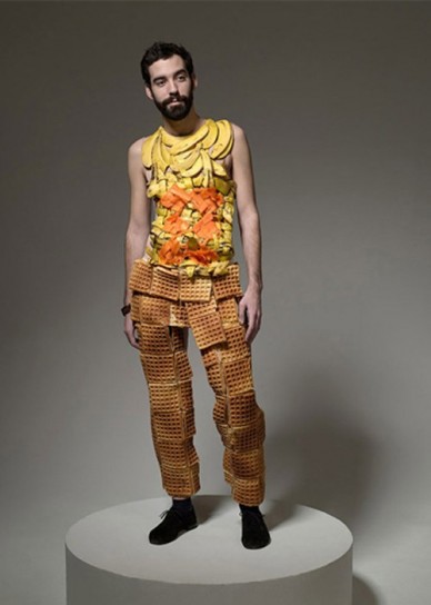 abito uomo di banane e waffel