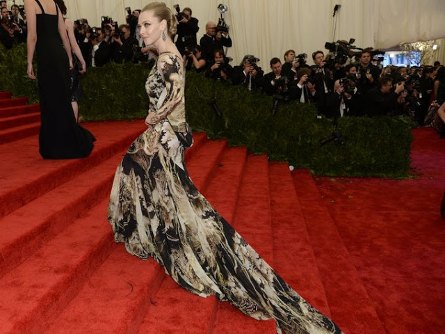 amanda syfries in valentino