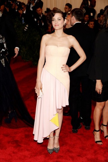 marion-cotillard-in-christian-dior-couture met gala 2013