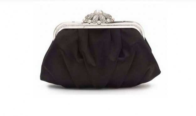 pochette-in-satin-nero judith leiber