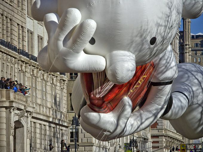 1385657371005-parade06