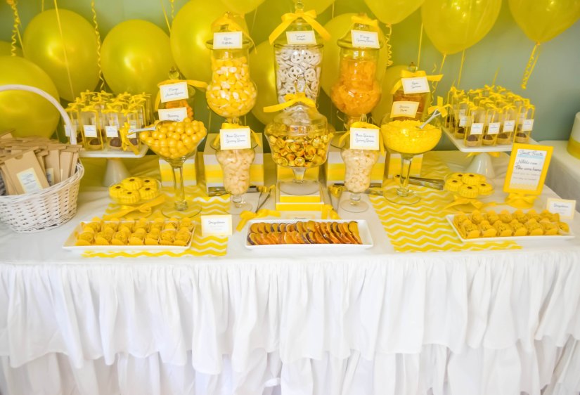 wedding buffet in giallo