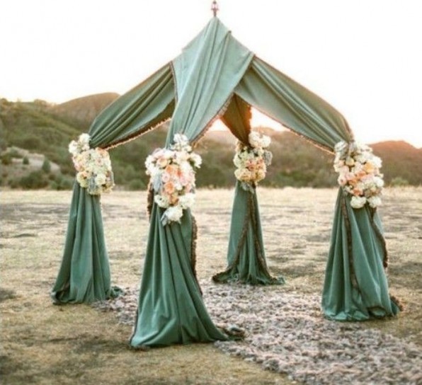 altare matrimonio con tende