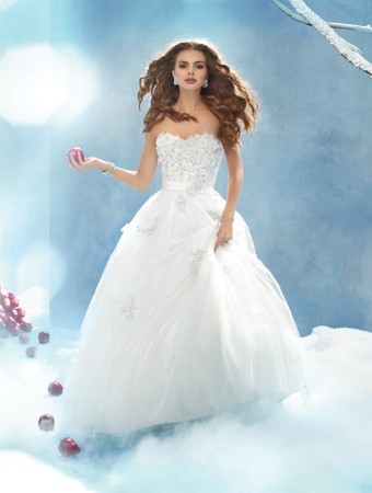 abito-da-sposa-ispirato-a-biancaneve- disney-collection-alfredo-angelo