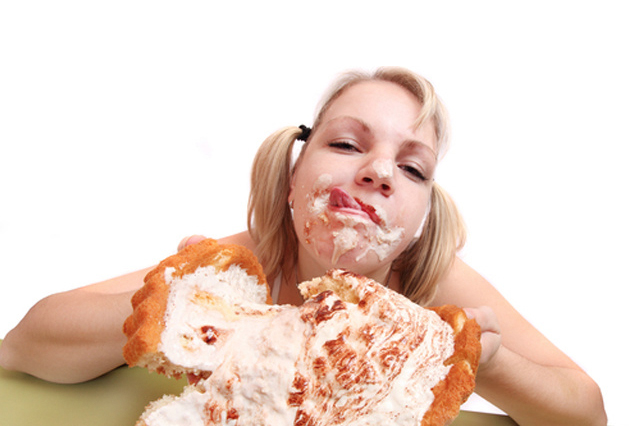donna-che-si-abbuffa