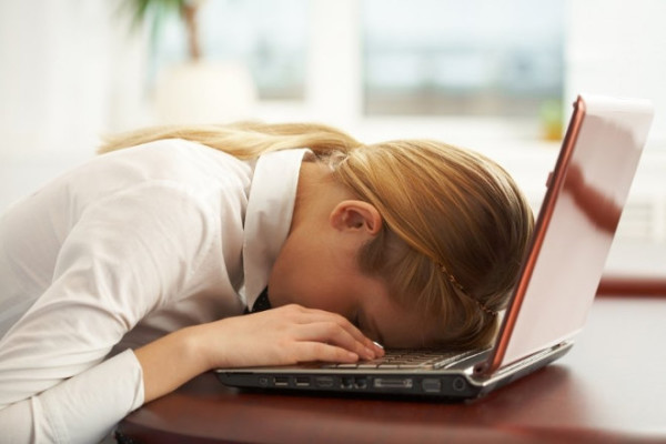 donna-dorme-pc