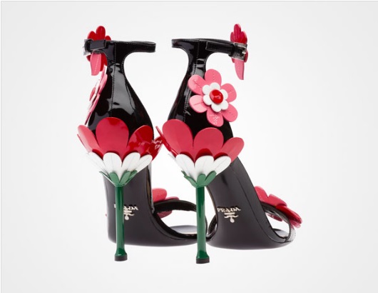prada-sandali-fiore-tacco